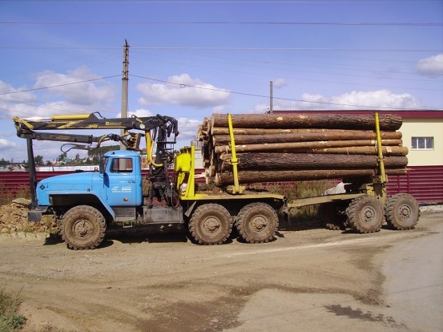 Lesovoz-Ural-kupit-1.jpg