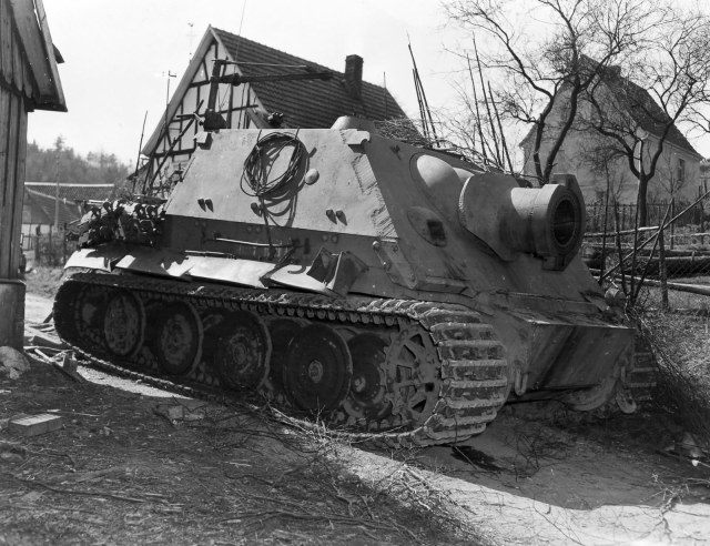 Sturmtiger-1001-battery-Drolshagen-April-1945 (2).jpg
