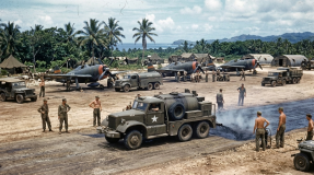 Diamond T 968A with Asphalt Tank