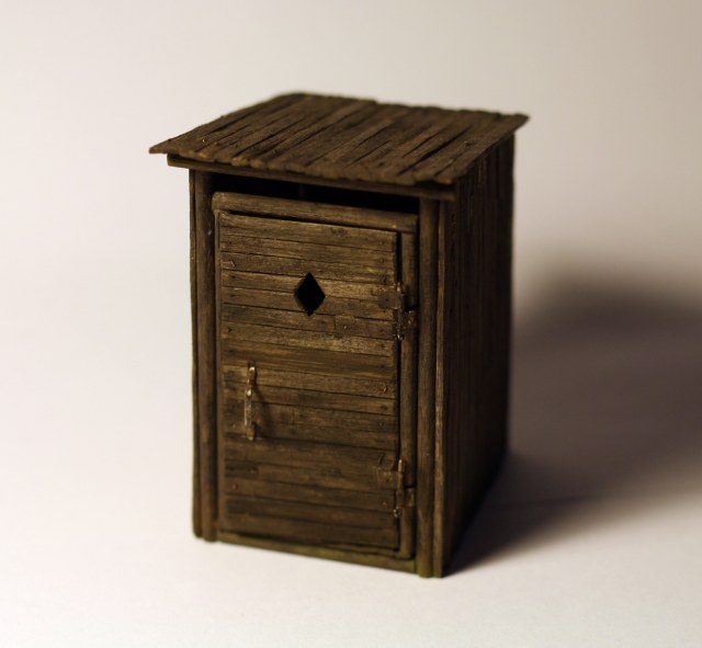 Старый деревенский туалет 1/35