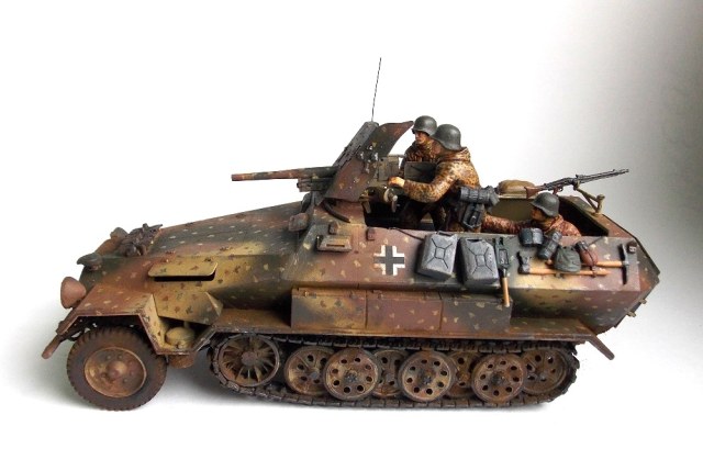 Sd.Kfz. 251/10 с экипажем