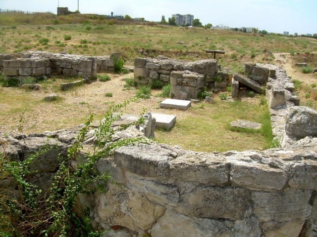 099 Трехапсидный храм.jpg