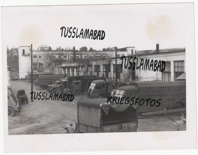 Wizebsk Russland Parkplatz Gebäude 1 Foto aus dem 2 WK Werkstatt Fahrzeuge Beute.jpg