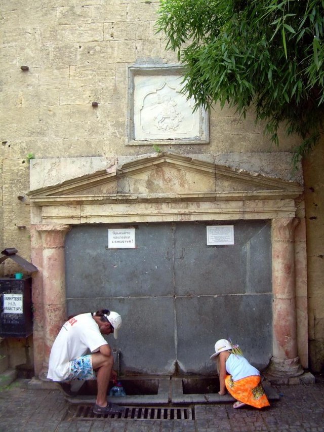 03 Георгиевский монастырь источник.jpg