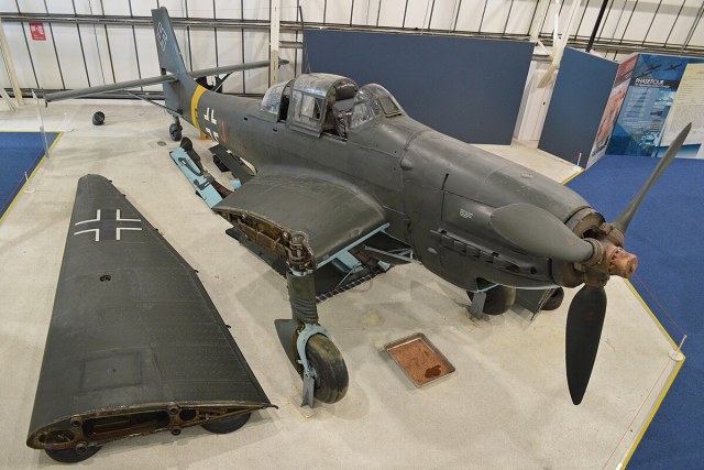 Junkers_Ju87G-2_‘494083_-_RI+JK’_(33003593682).jpg