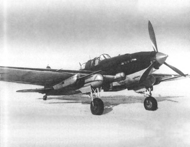 2.SHturmovik-Il-2-NS-37..jpg