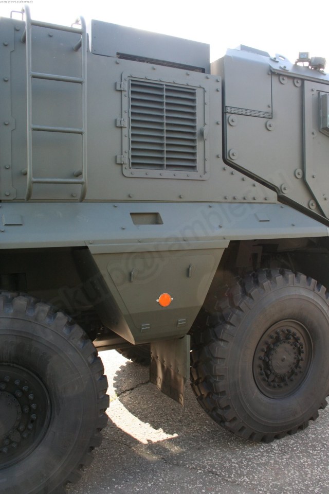 walkaround-mrap-kamaz-63698-typhoon-111.jpg