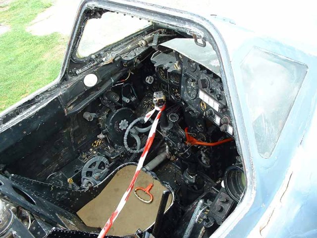 033 DH.112 Sea Venom cockpit.jpg