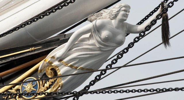 Cutty Sark figurehead, Nannie with horse tail.jpg