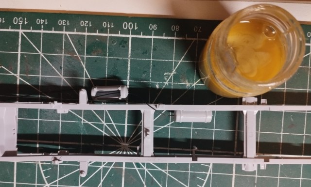 сборка рамы жидкий пластик.jpg