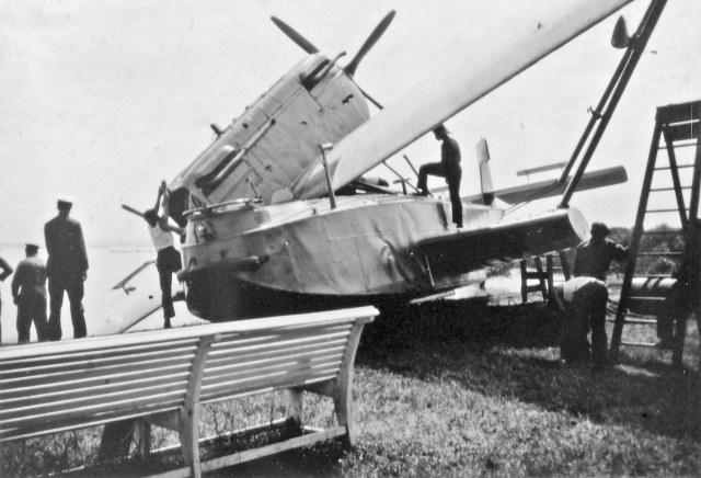 крупн. D-2. (1926-1935) op Morokrembangan in 1934..jpg