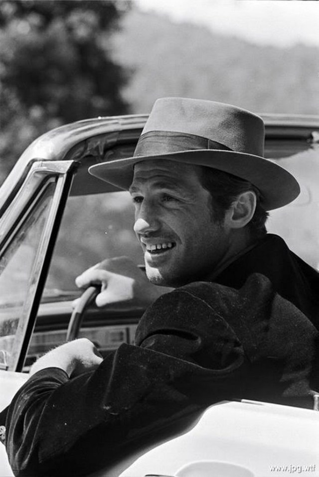 c70dc989aeb92f497536f4c065e2e8c6--jean-paul-belmondo-portrait.jpg