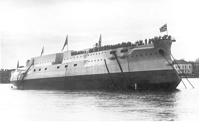 Бородино спущен на воду, 3 августа 1901 года.jpg