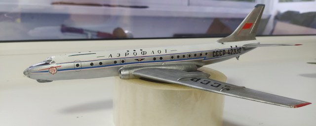 tu104a.jpg