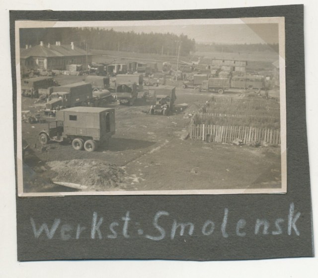 Foto aus album Soldat NSKK nach Rußland Werkstatt Smolensk LKW NS136.jpg