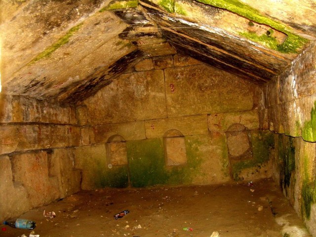 015 Интерьер склепа.jpg