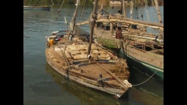 Dhows in Madagascar.mp4_snapshot_03.32_[2021.03.18_18.25.37].jpg