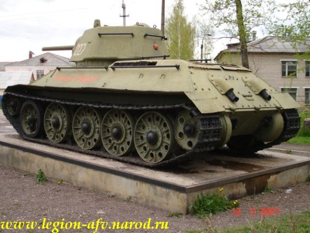 T-34-76_Novosokolniky_004.JPG