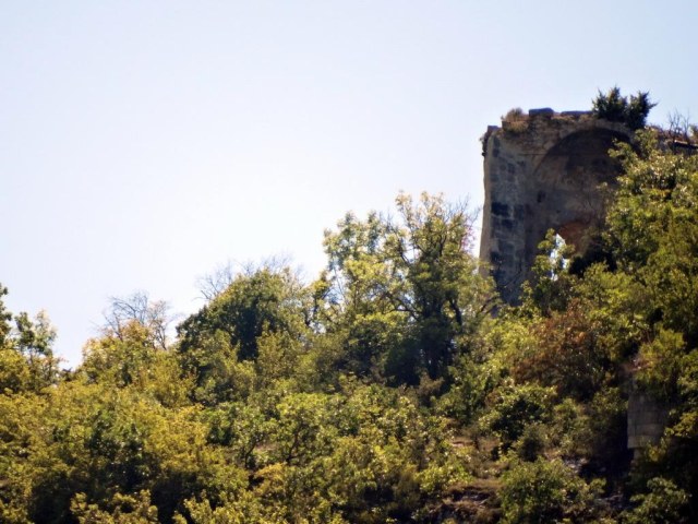 58 Сюйреньская крепость с трассы.jpg