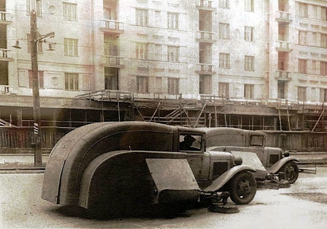 Подметально-уборочные машины ПУ-5. Ленинград, Московское шоссе 1939.jpg