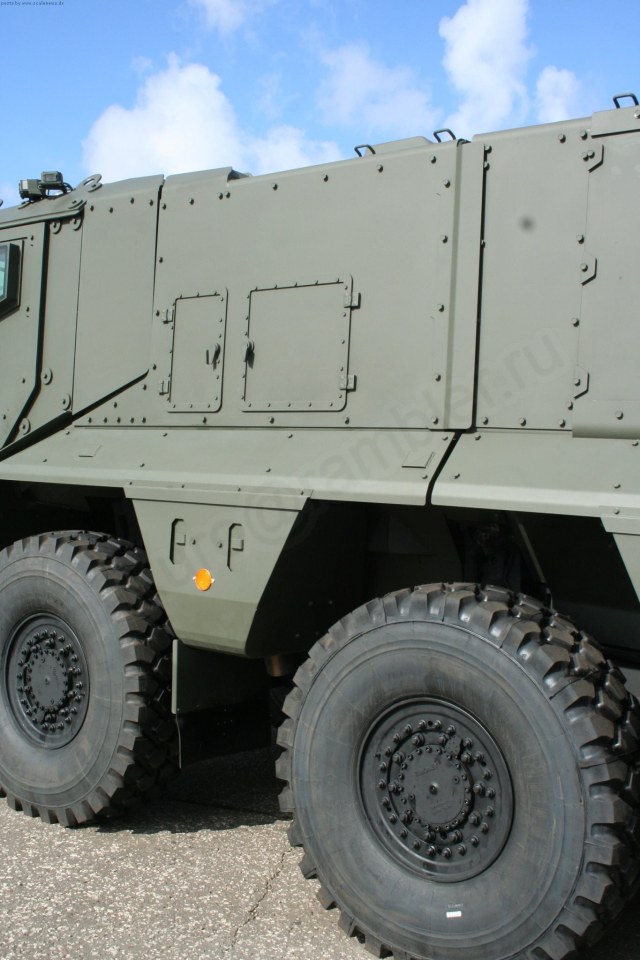 walkaround-mrap-kamaz-63698-typhoon-39.jpg