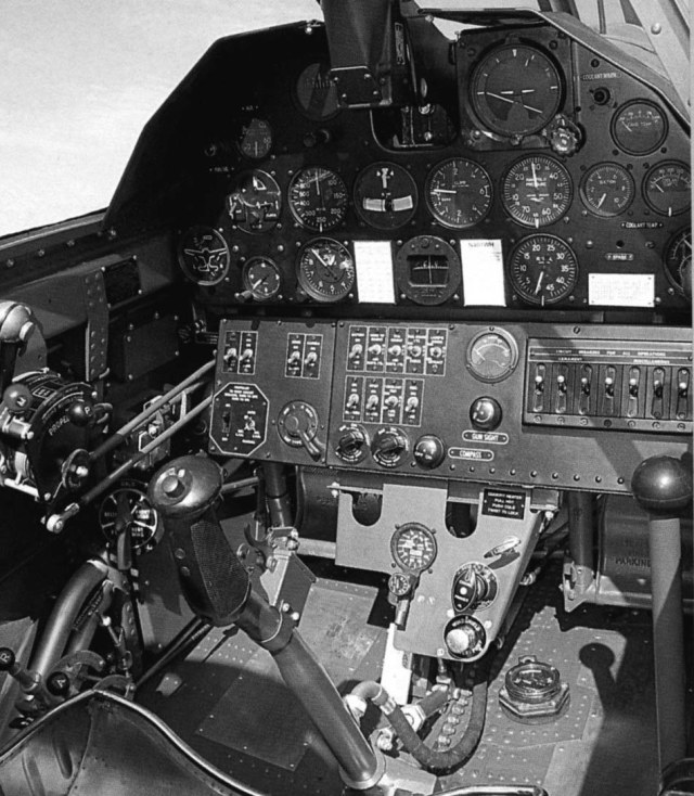 33.Kabina-pilota-P-40K..jpg
