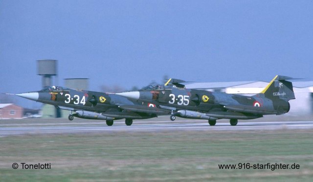 104wA3-35 Контейнер под фюзеляжем.jpg