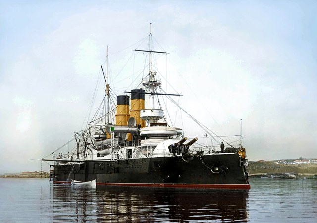 Dvenadzat_Apostolov_Imperial_Russian_Navy_battleship.jpg