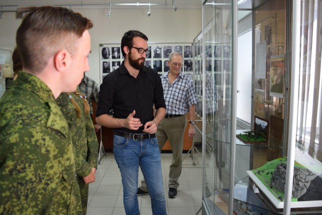 Наш экскурсовод.jpg