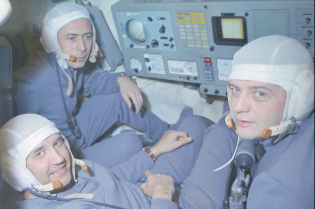 Экипах Союз-11-4.jpg