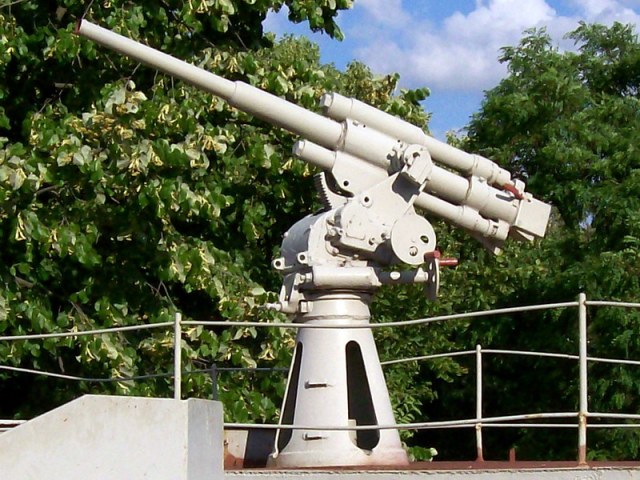 21-K_45mm_Naval_Gun.jpg