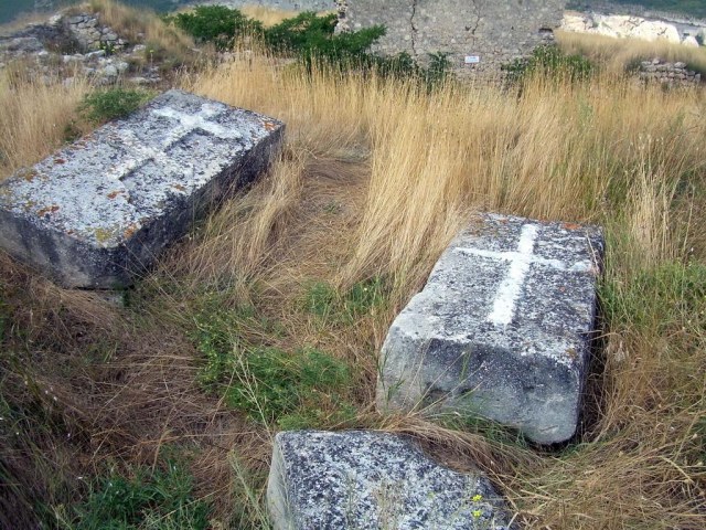 27 Могильные плиты.jpg