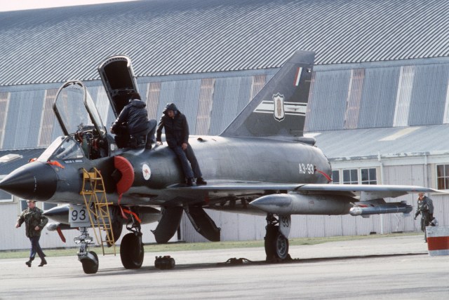 RAAF_Mirage_III_TRIAD_84_1.jpg