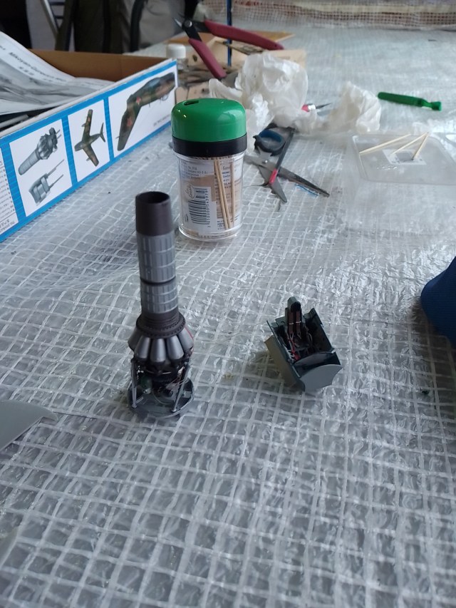 Захарчук Артём. МиГ-15, 1-48, двигатель. ф.1.jpg