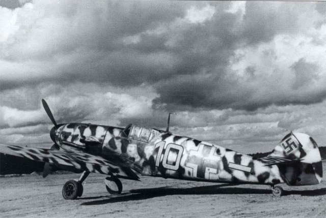 Messerschmitt-Bf-109G2R6-6.JG5-(Y10+-)-Hans-Dobrich-WNr-14800-Finland-1943-01.jpg