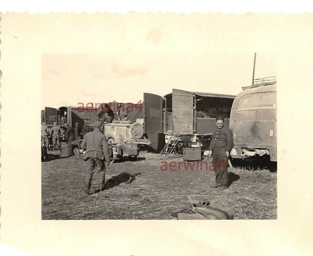 Werkstatt Fahrzeuge Omnibus LKW Motorrad bei Kielce Polen.jpg