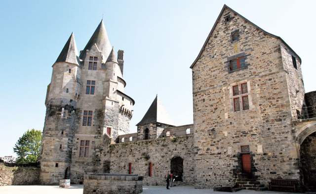 PHOTO-CHATEAU-VITRE2.jpg