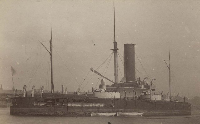 на отмели р. Клайд, 1882 1.jpg