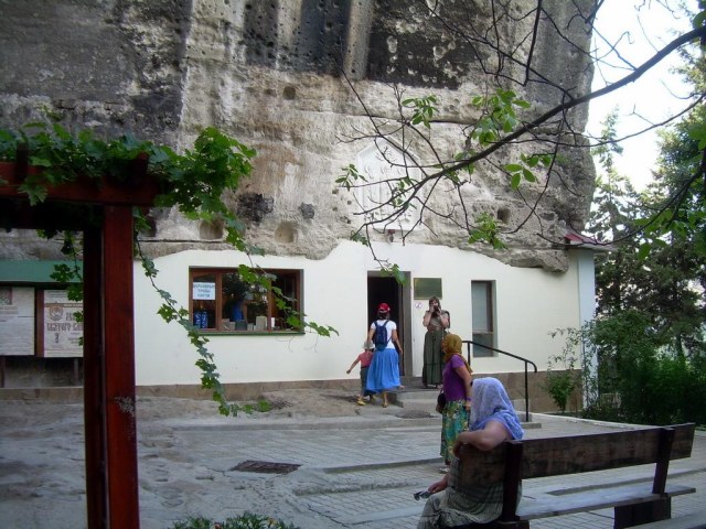 50 Монастырский дворик.jpg