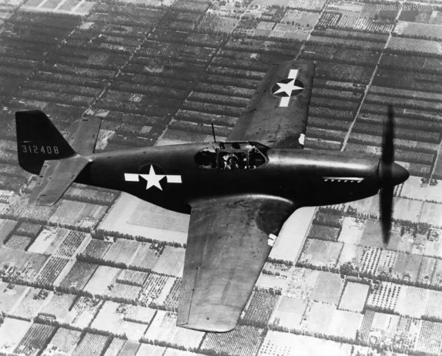P-51B_43-12408_1943_2.jpg