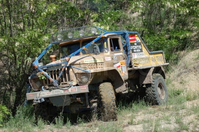 3673485-ural-rally-truck-at-offroad-competition.jpg