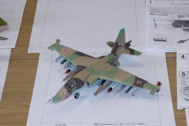 Младшая группа. 1-е место. М 1-72. Су-25, автор - Хакимов Денис.JPG