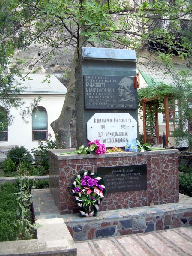 49 Монастырский дворик.jpg