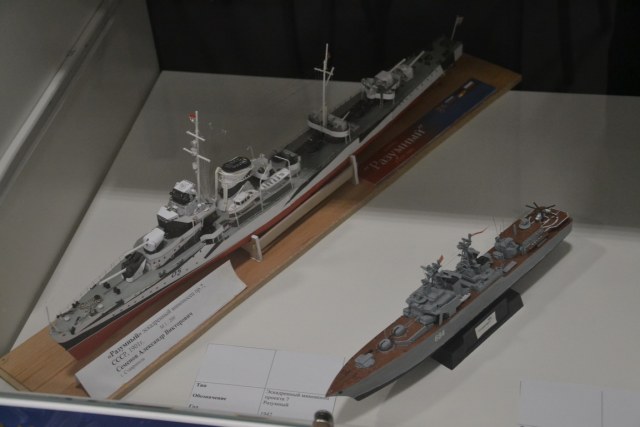 Эсминец Разумный 1-200. БПК Современный 1-700. Семёнов А.В.JPG