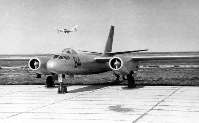1.Il-28U.Uchebno-trenirovochnyj-variant-bombardirovshhika..jpg