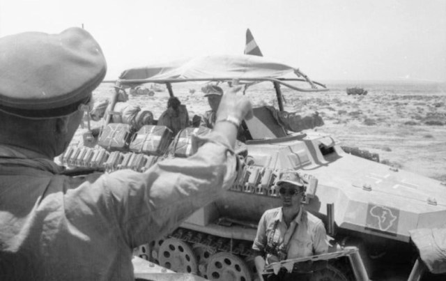 Bundesarchiv_Bild_101I-785-0296-22A,_Nordafrika,_Rommel_im_Befehlsfahrzeug_-Greif-.jpg