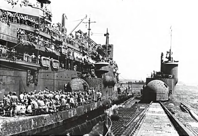 Sub-I14-I400-Sagami-28-08-1945.jpg