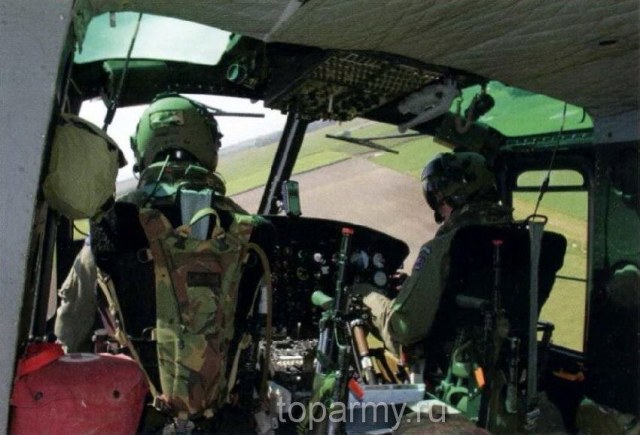 Pilotskaya_kabina_vertoleta_UH-1.jpg