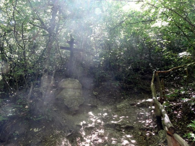 25 Тропа к монастырю.jpg