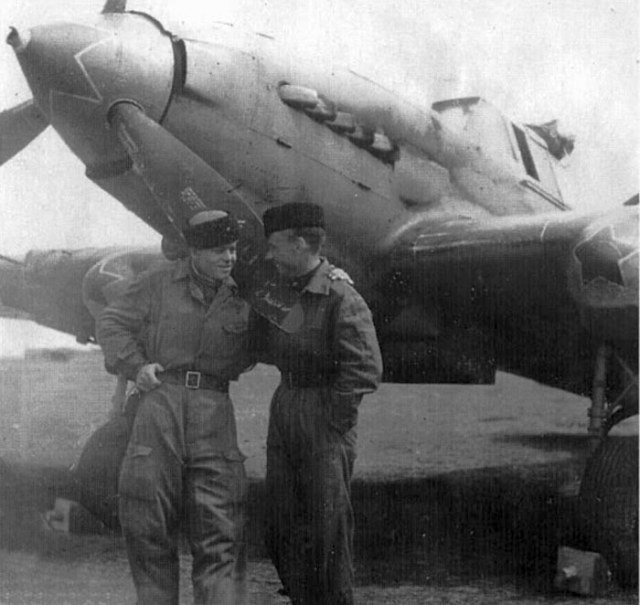 Иван Остапенко и Василий Емельяненко,7-й Гшап,весна 1943г..jpg